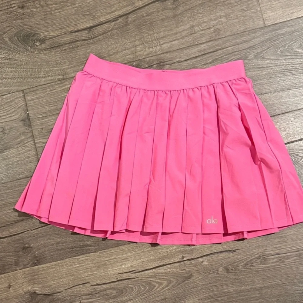 Alo Yoga Bubblegum Pink Pleated Tennis Skirt